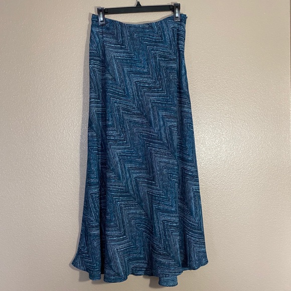 East 5th Dresses & Skirts - EAST 5th flowy maxi